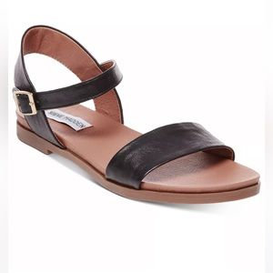 Steve Madden Dina Flat Sandals